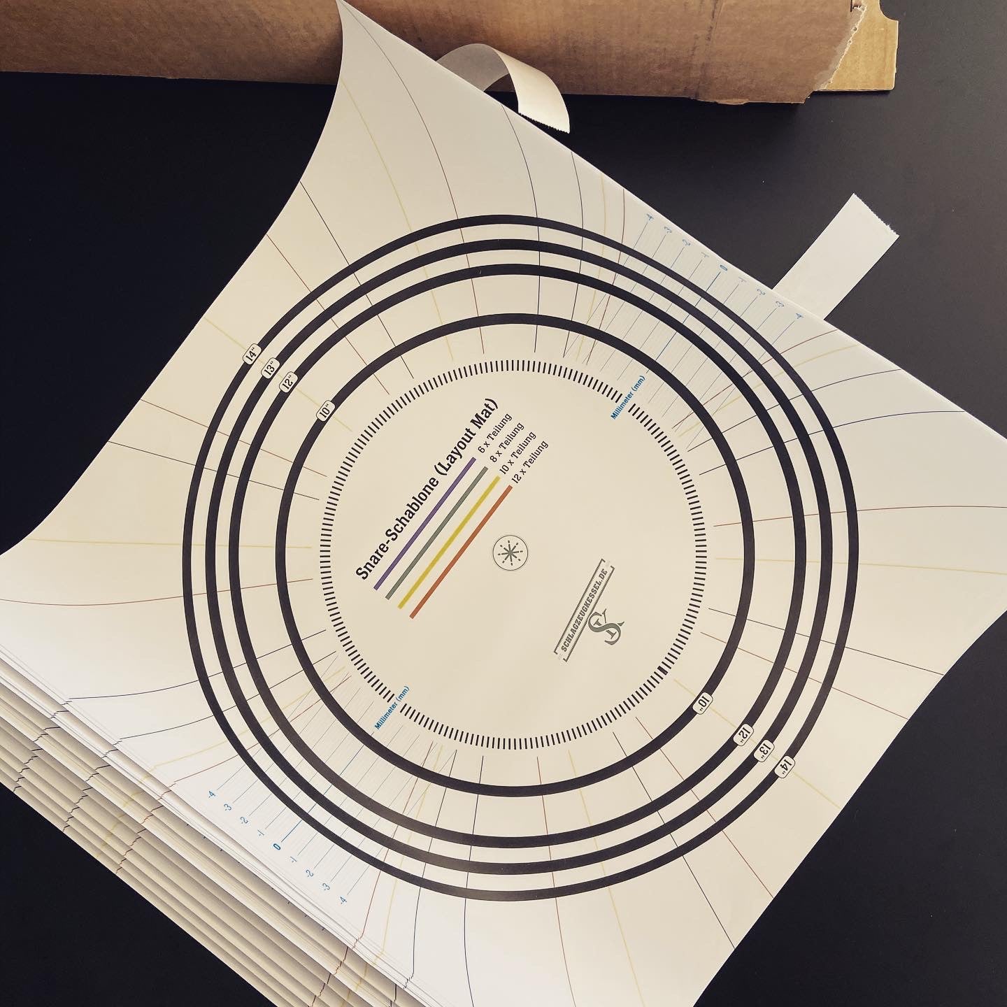Schlagzeugkessel Snare Layout-Mat auf Papier 42 cm x 42 cm