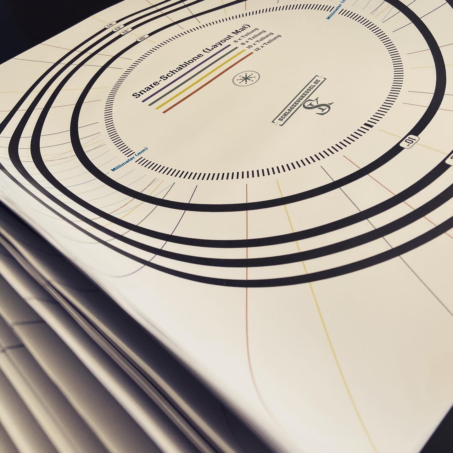 Schlagzeugkessel Snare Layout-Mat auf Papier 42 cm x 42 cm